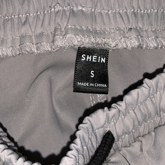 Gray cargo pants - Picture 3 of 3